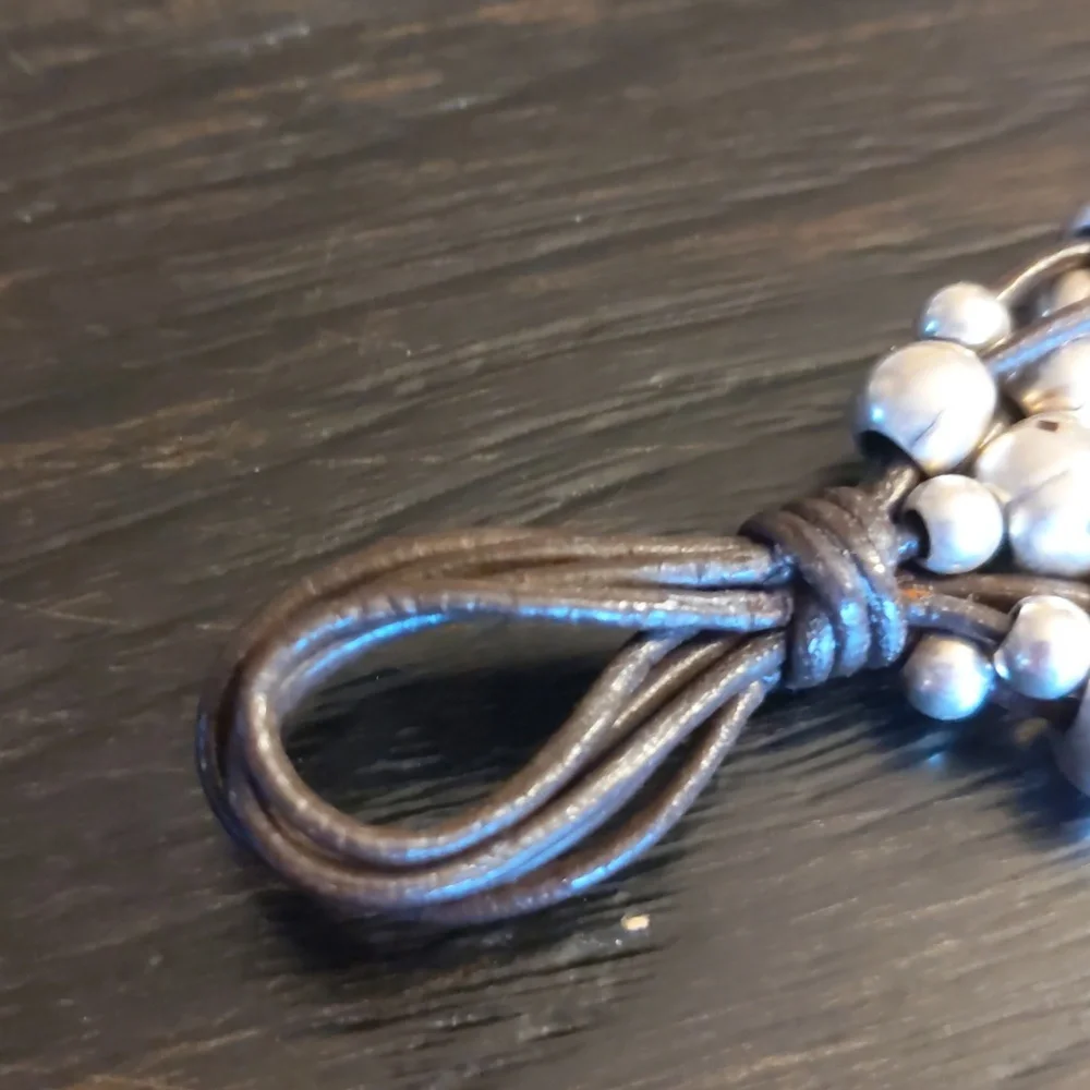 UNO. de 50 Silver Beaded & Brown Leather Bracelet - Picture 9 of 10